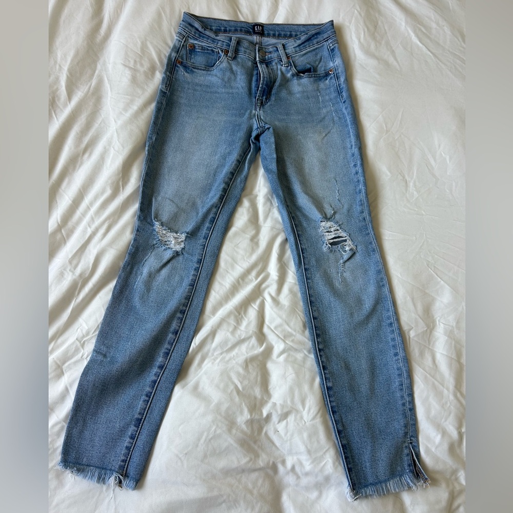 GAP True Skinny Jeans 4/27 Light Wash Distressed Raw Hem